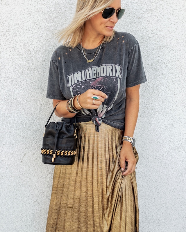 Under $20 metallic gold pleated skirt for fall and holiday | My Style Diaries blogger Nikki Prendergast